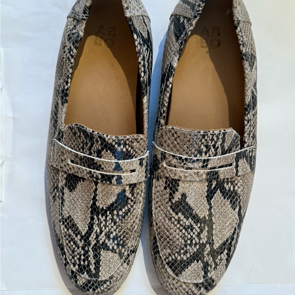 ABEO Strada Beige Snakeskin Loafers